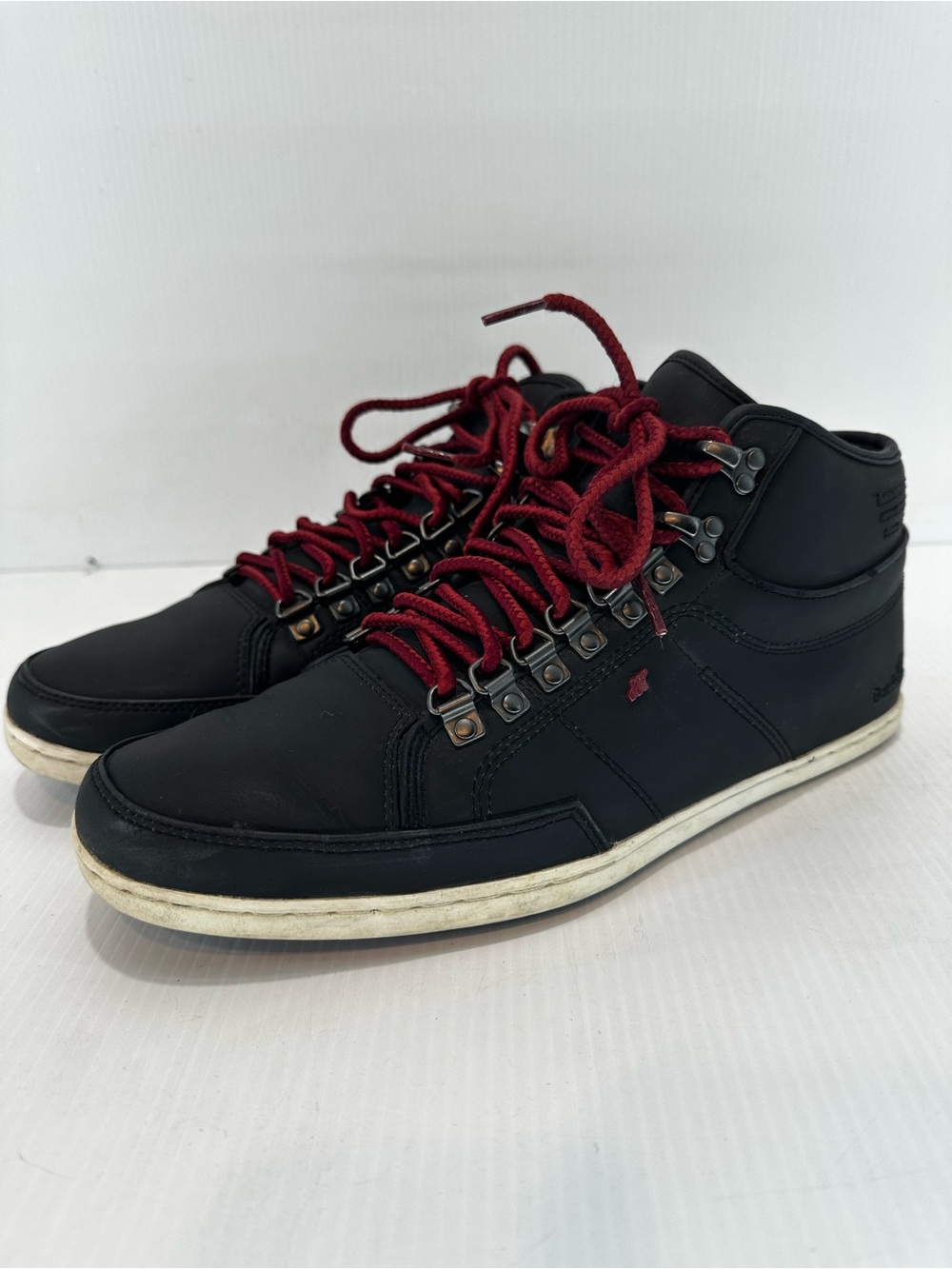 Boxfresh High-Top Sneakers Mens Size 10 Felt/Sherpa Lining Red Laces